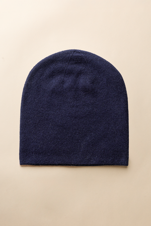Damian Mütze in Dark Navy Farbswatch – WARM ME Kaschmir