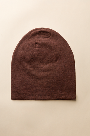 Flap Me Mütze in Chocolate Farbswatch – WARM ME Kaschmir