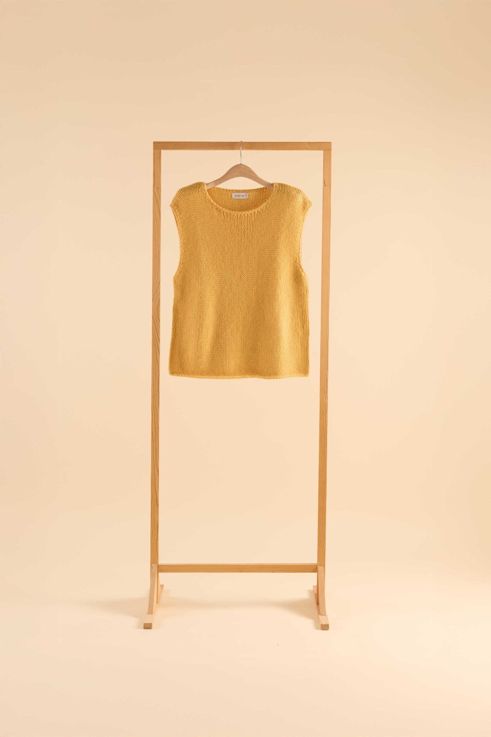 Suri Top in Butter Yellow – Kaschmir Pullunder von WARM ME
