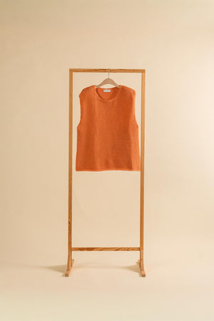 Suri Top in Soft Orange – Kaschmir Pullunder von WARM ME