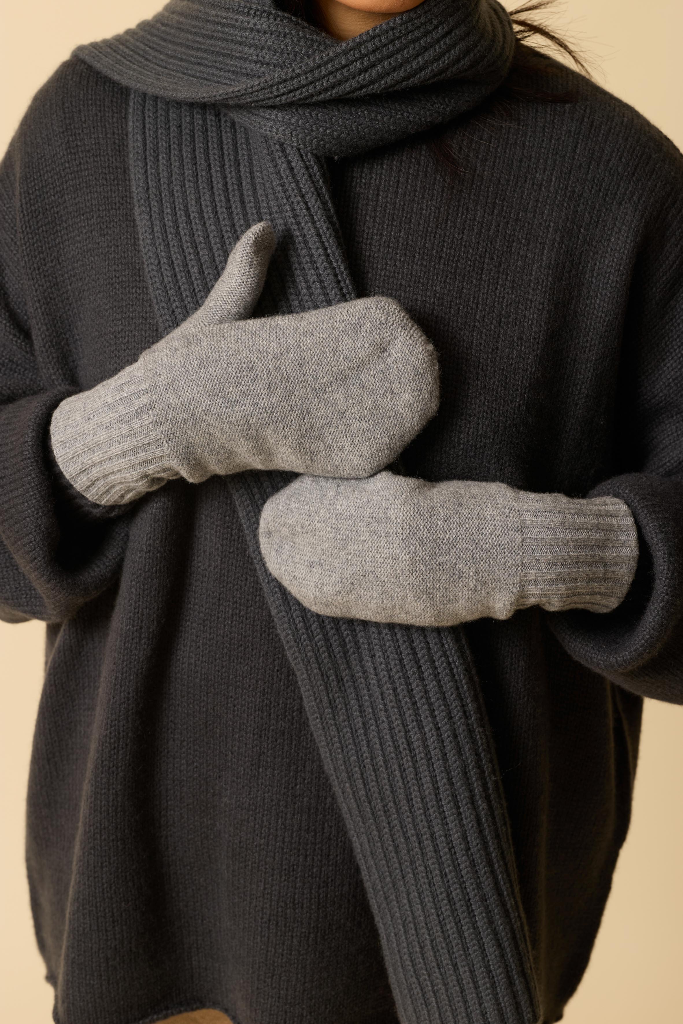 WARM ME Kaschmir Fäustlinge getragen – Are Mittens