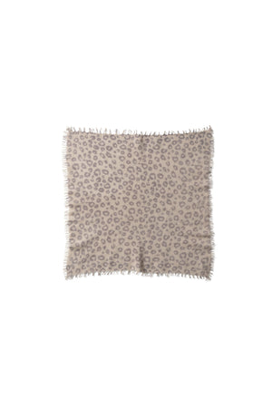 Felix LEO Schal in Pumice Stone & December Sky – Leopardenmuster Kaschmirtuch von WARM ME