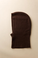 IDE Kaschmir Balaclava getragen von weiblichem Modell – WARM ME