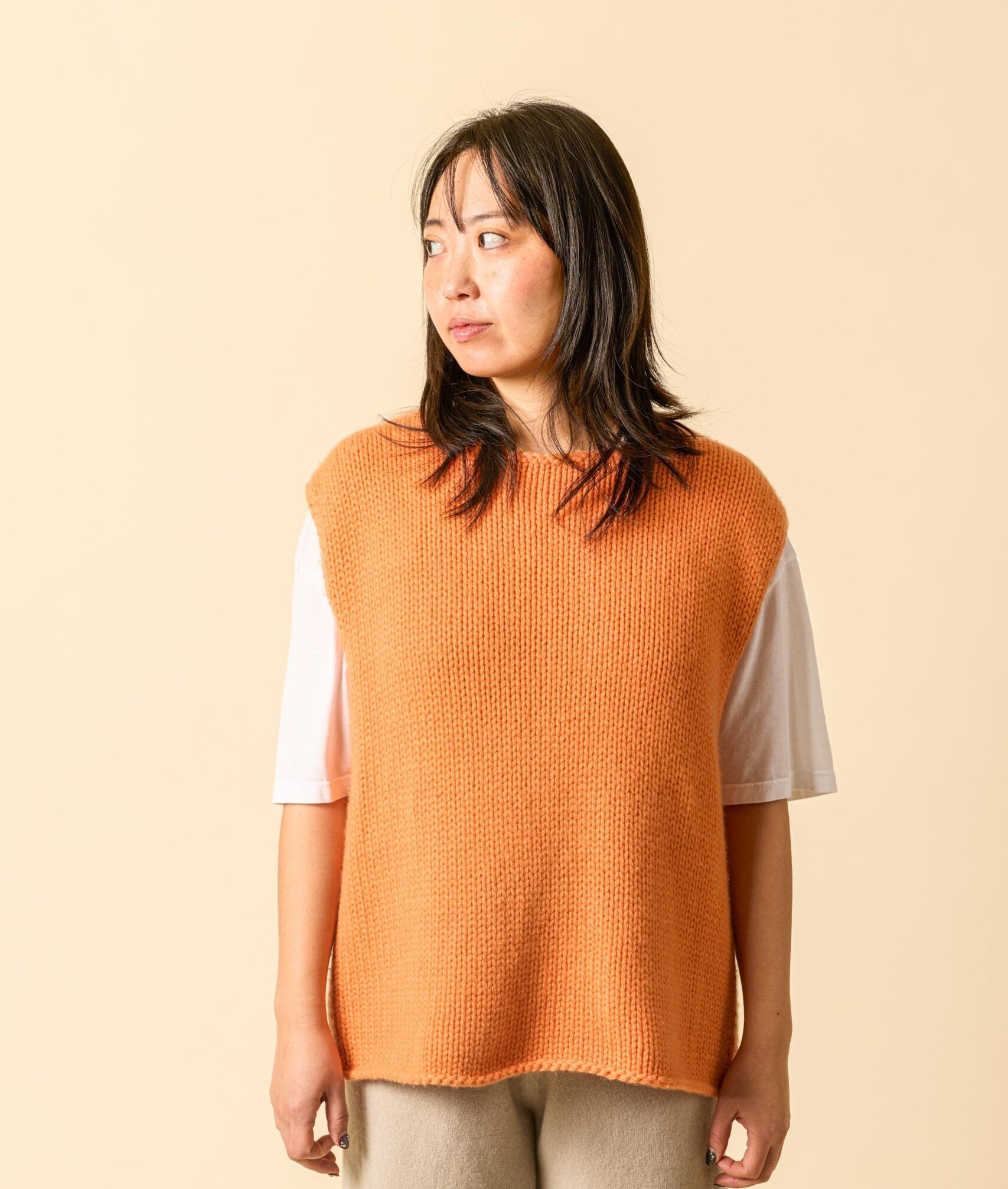 Suri Top in Live Wire Orange mit Kaja – WARM ME Kaschmir