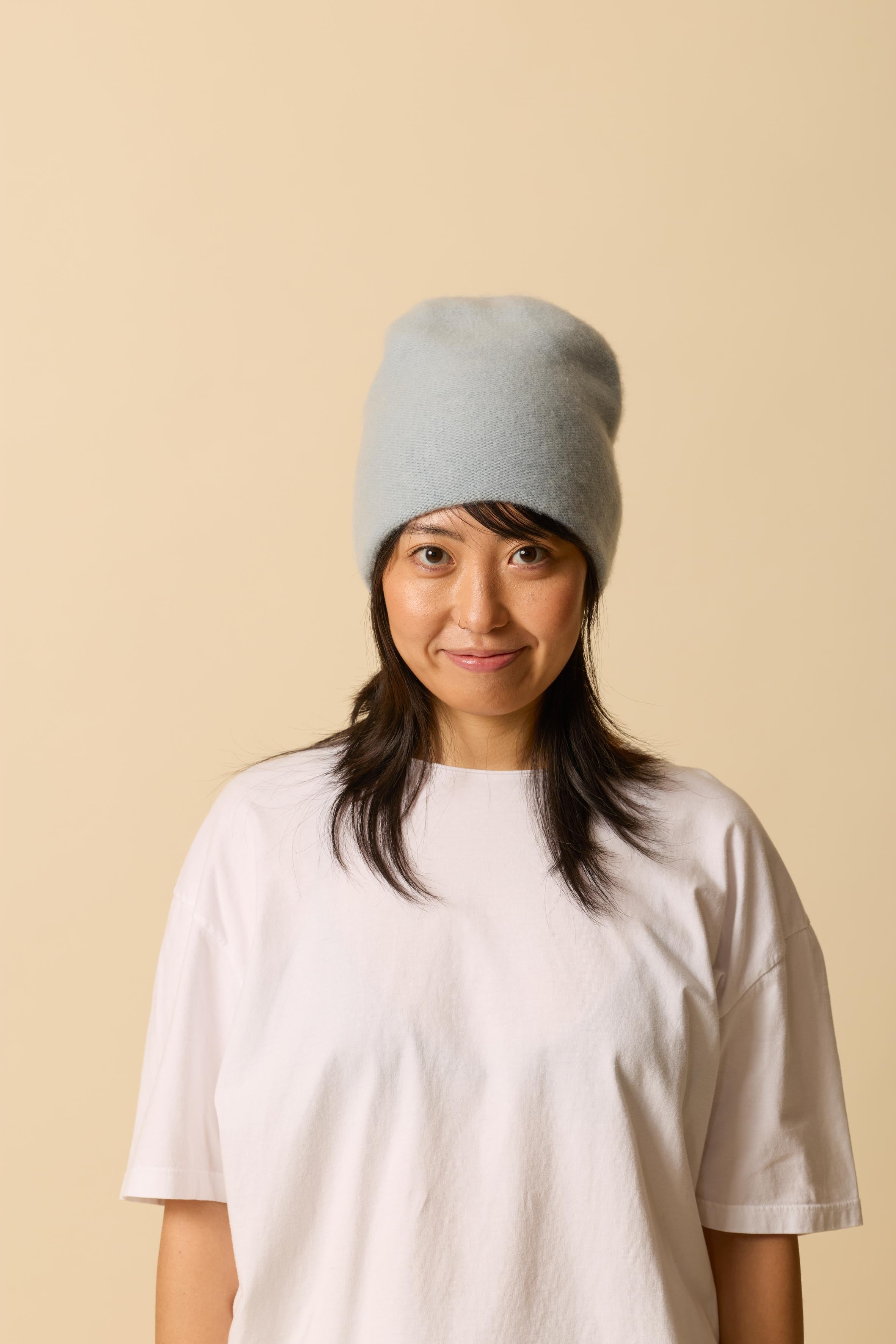 Oslo Mütze in Citadel getragen – Kaschmir Beanie von WARM ME