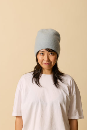 Oslo Mütze in Citadel getragen – Kaschmir Beanie von WARM ME
