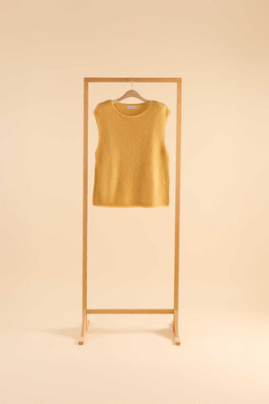 Suri Top in Butter Yellow – Kaschmir Pullunder von WARM ME