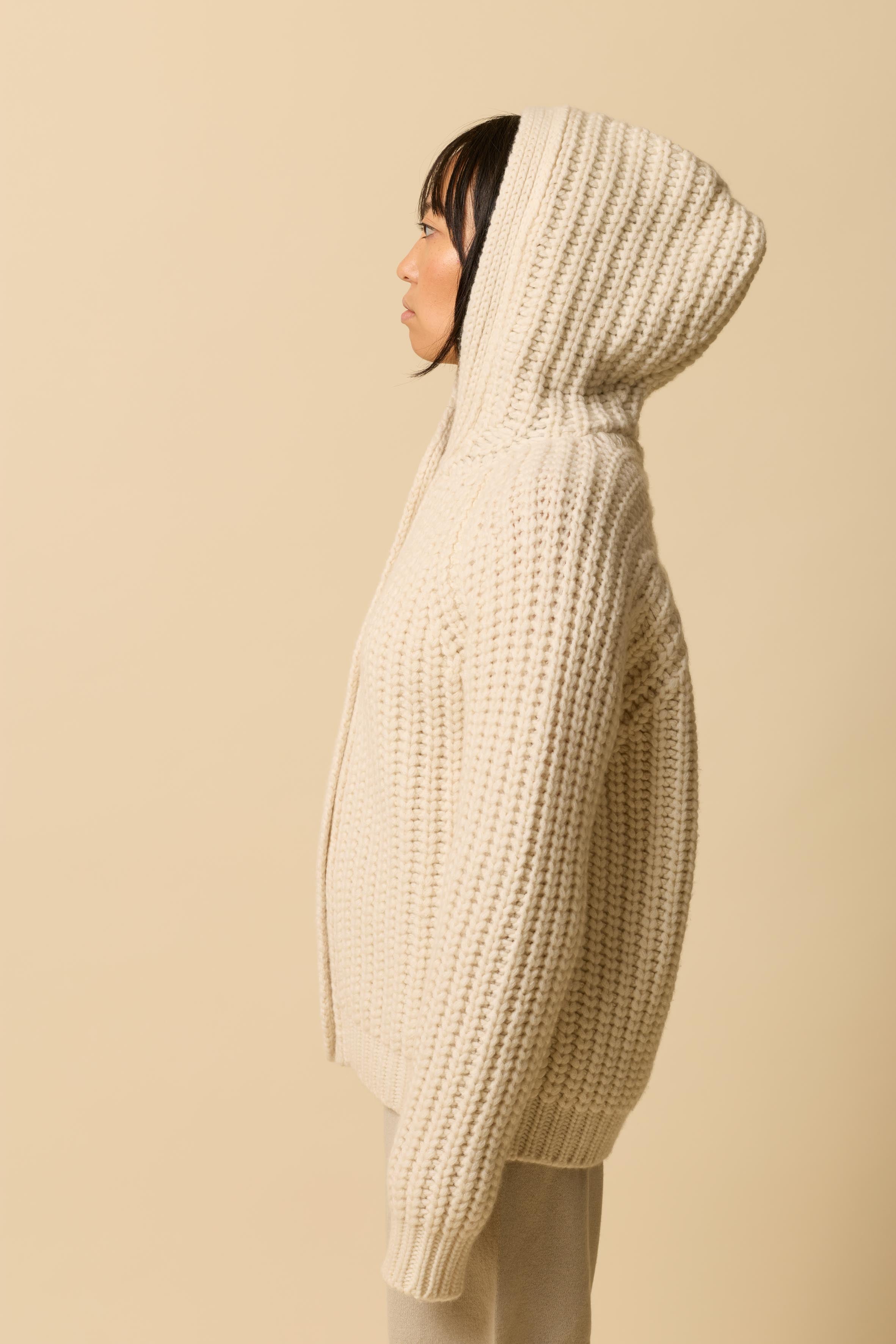 Zuko Cardigan getragen – WARM ME Kaschmir Strickjacke